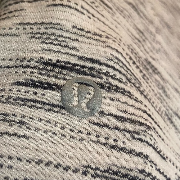 Lululemon Athletica Space Dye Gray Run It Out Tee Size 6 - 25051 - Picture 9 of 10